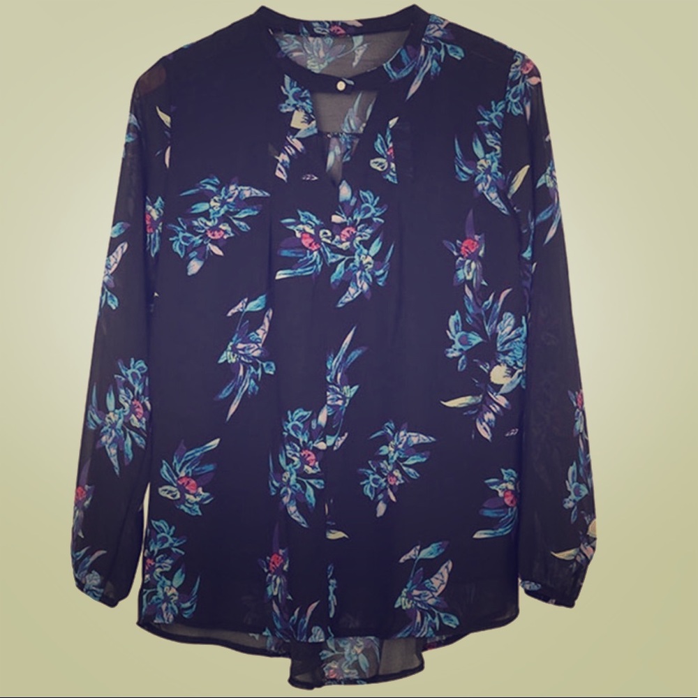 Flowery blue sleeved top